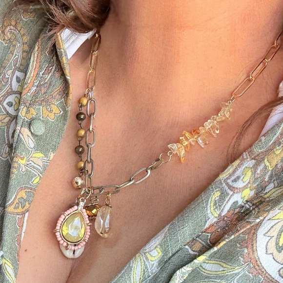 Alquimia Gold and Cream Necklace - Picture 1 of 3